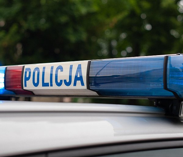 TG. Komendant policji zawiesił funkcjonariuszy. Mają być wydaleni ze służby