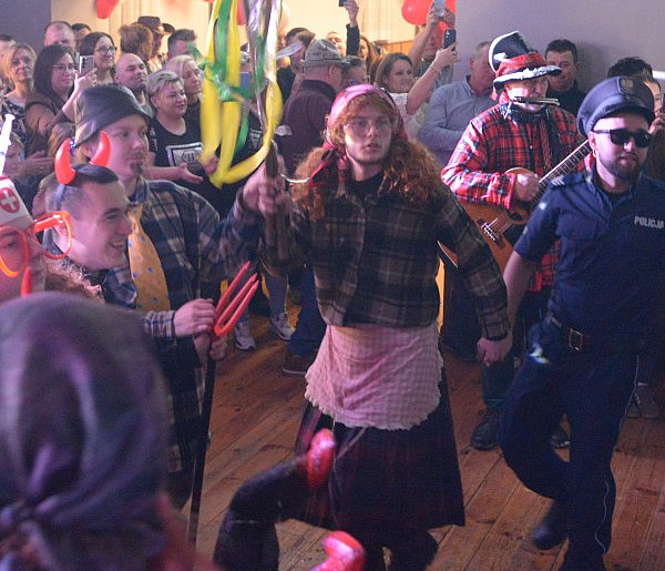 Wodzenie niedźwiedzia w Łubiu i Kopienicy. Tradycja nie do zatrzymania