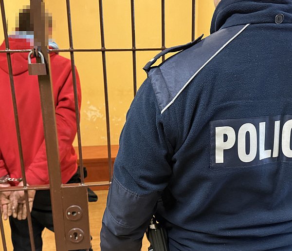 Podpadł aspirantowi. Podejrzane zachowanie na posesji zwróciło uwagę policjanta