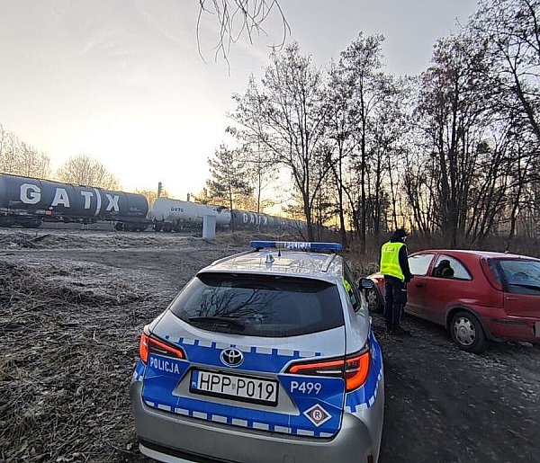 Miał 2 promile i zakaz prowadzenia. Zatrzymali go ratownicy medyczni