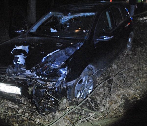 18-latek rozbił Volkswagena, pijacka awantura w Biedronce. Kronika