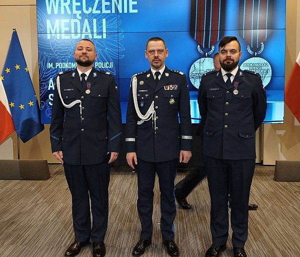 Narażali życie, by uratować piekarzanina. Dostali nagrody