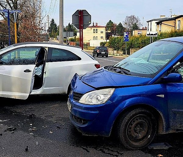 Pijani za kółkiem, zderzenie na skrzyżowaniu, senior… Kronika