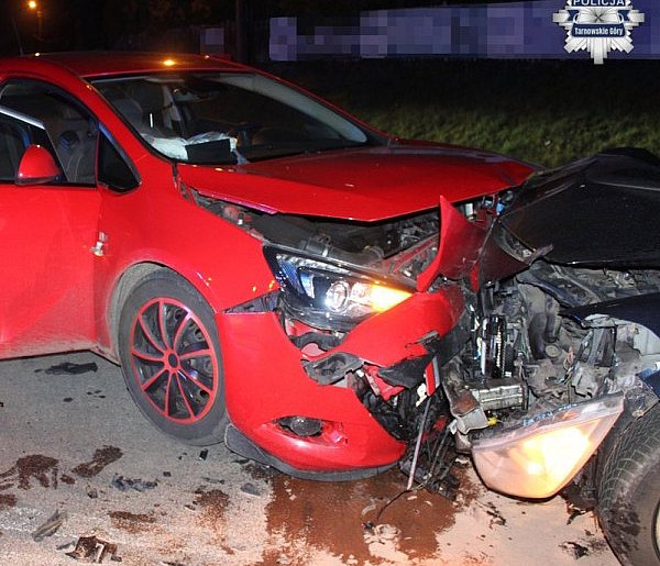 Powiat tarnogórski. 18-latek doprowadził do zderzenia czołowego