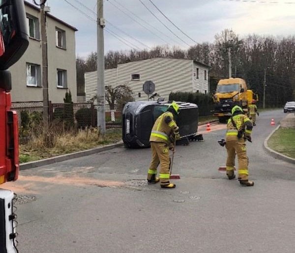 Zderzenie trzech aut na skrzyżowaniu w Tarnowskich Górach