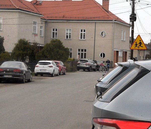 Tarnowskie Góry. Niebezpiecznie przy szkole. Radna interweniuje, MZUM...