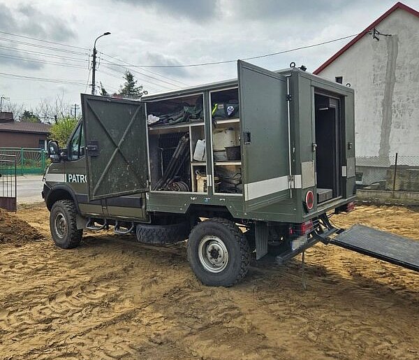 Tarnowskie Góry, Gliwicka. Policjanci i saperzy w akcji
