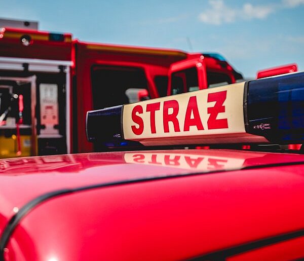 Bobrowniki Śląskie. Uderzenie pioruna, zaczął palić się dach