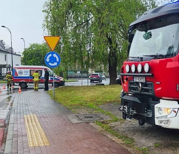 Motorowerzysta zaliczył upadek. Dlaczego?