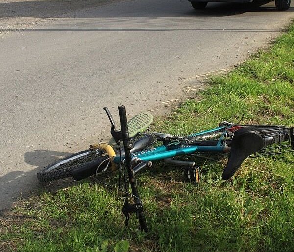 Powiat tarnogórski. 8-latek wjechał  rowerem w samochód