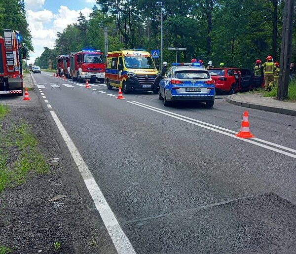 Powiat tarnogórski. Zderzenie osobówek na DK 11