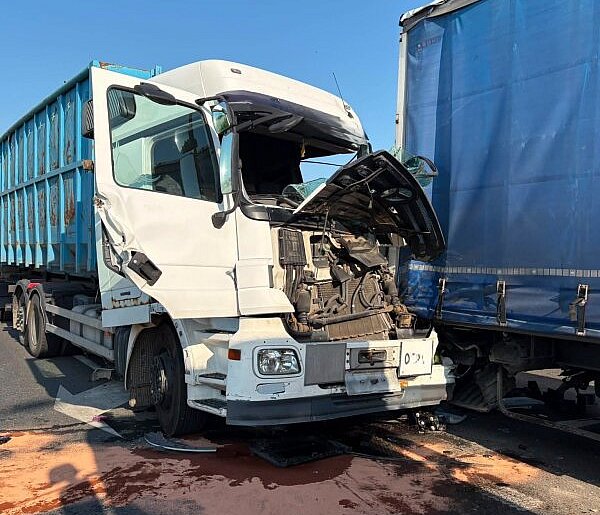 Karambol na drodze krajowej nr 94. Zderzyło się pięć pojazdów