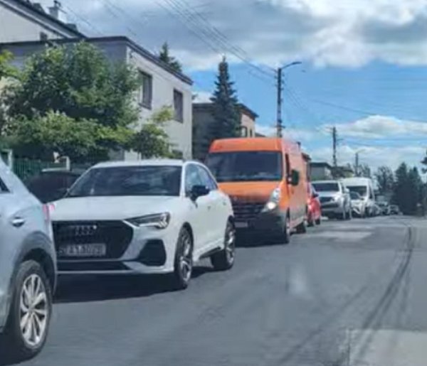 Tarnowskie Góry. Mieszkańcy mają dość objazdu. Kiedy to się skończy?