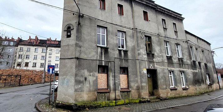 Burmistrz chciał sprzedać kamienicę. Niech się lepiej zastanowi