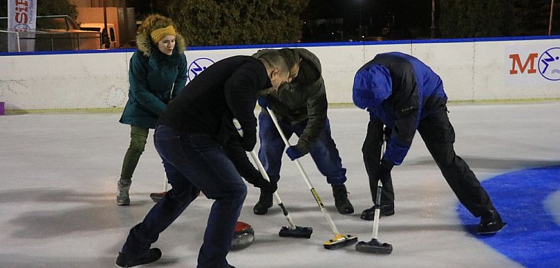 Mistrzostwa w curlingu. Miasto zaprasza wszystkich chętnych