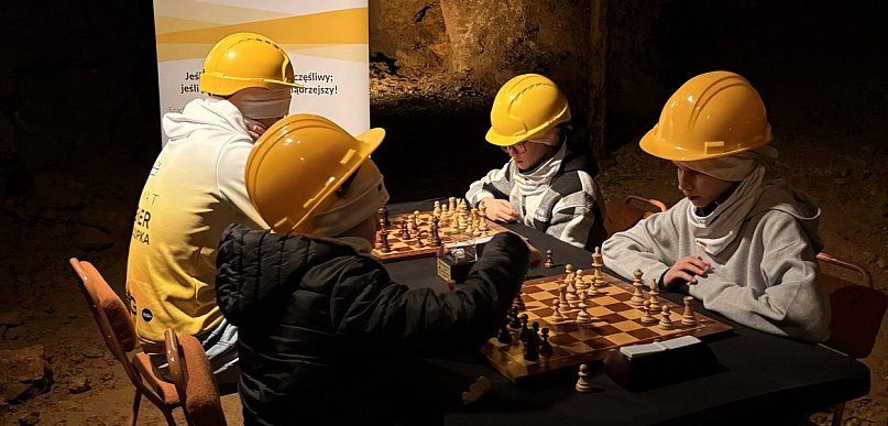 Szachiści zeszli do podziemi. Turniej w kopalni