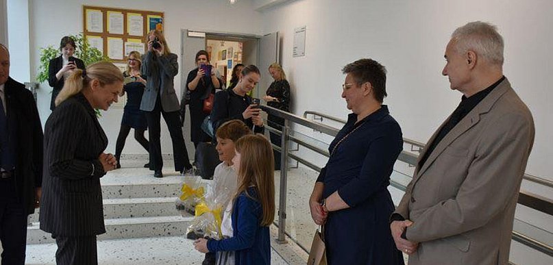 Ministra Nowacka, nauczyciele i rodzice. Spotkanie w Ziemięcicach