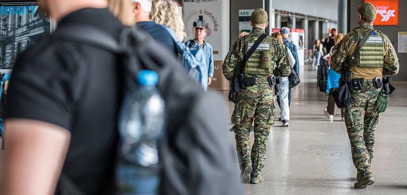 Awanturował się w samolocie i nie wrócił do domu