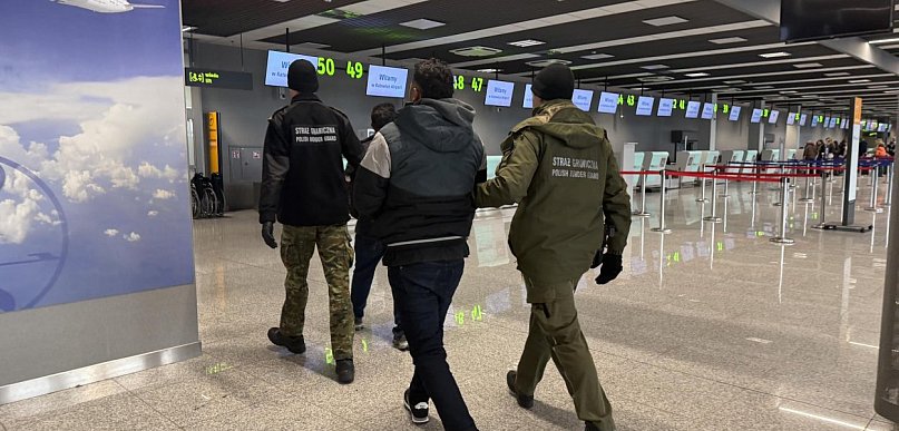Katowice Airport. Wenezuelczyk chciał zwiedzać Sosnowiec, Kolumbijczyk...