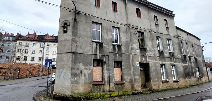 Tarnowskie Góry. Burmistrz chciał sprzedać kamienicę. Niech się lepiej...