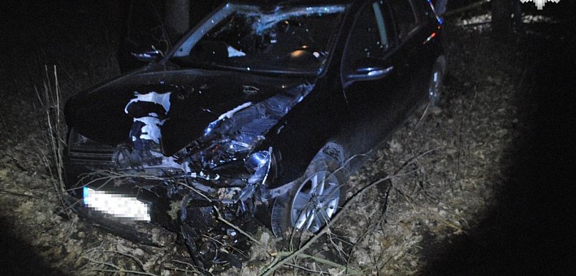 18-latek rozbił Volkswagena, pijacka awantura w Biedronce. Kronika