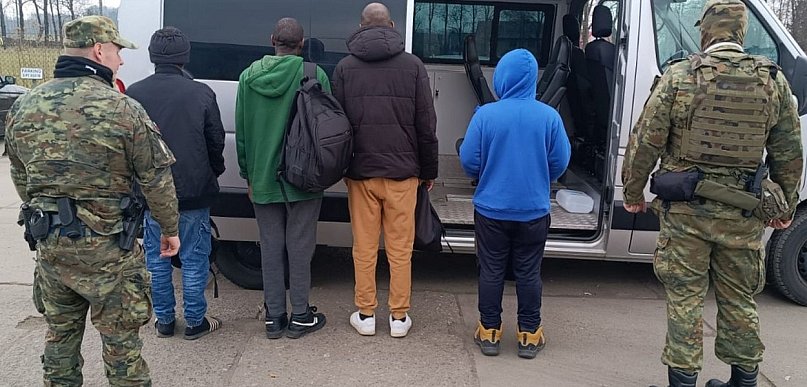 Powiat tarnogórski. Kontrola w firmie, 12 cudzoziemców z problemami