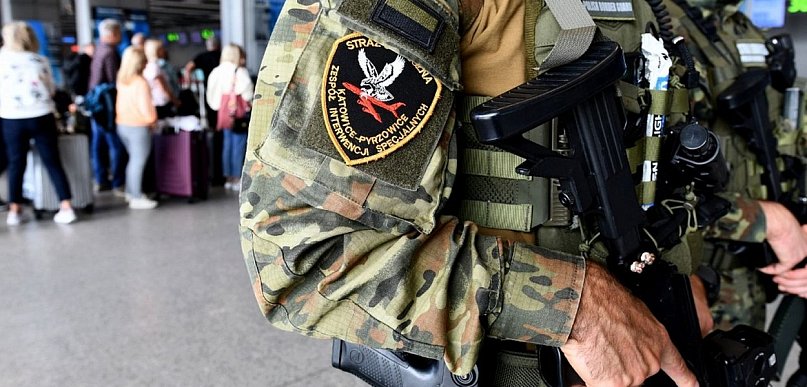 Lotnisko w Pyrzowicach. Mam materiały wybuchowe w bagażu!