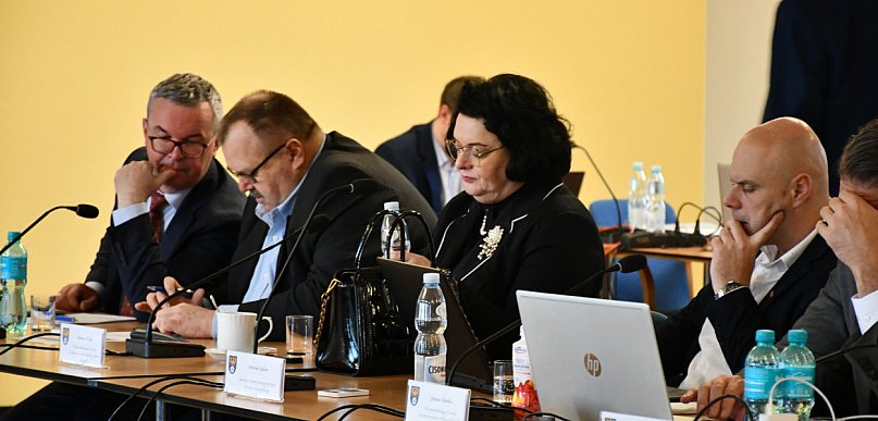 Rada powiatu obraduje. W programie bezpieczeństwo i likwidacja szkoły