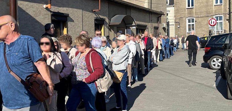 Tarnowskie Góry. Ogromne kolejki do specjalistów. Pacjenci zdezorientowani