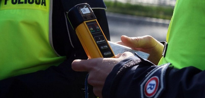 Panowie wsiedli na rower i zapłacą po 2,5 tysiąca złotych mandatu