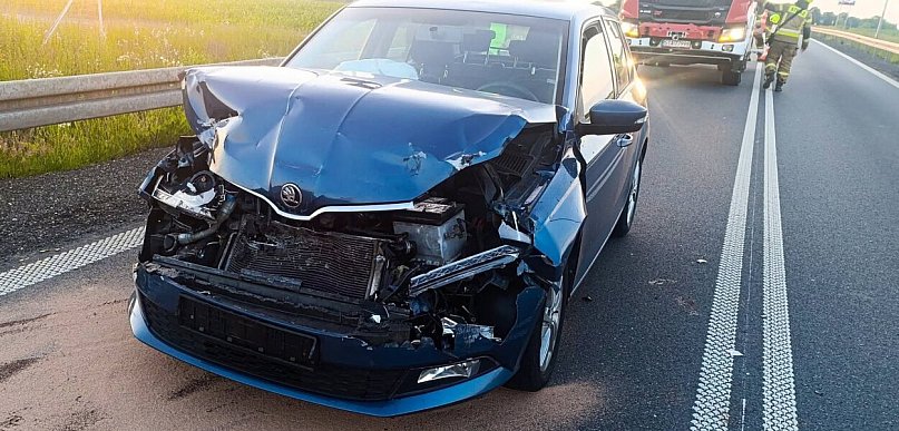 Powiat tarnogórski. Skoda wjechała w naczepę ciężarówki