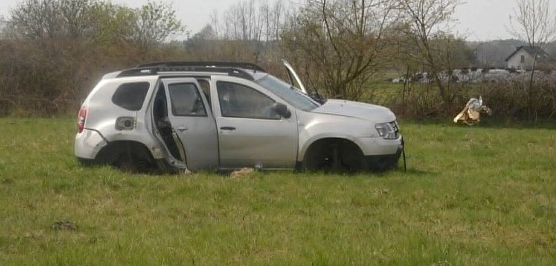 Tarnowskie Góry, Pniowiec. Wrak samochodu zajęli bezdomni