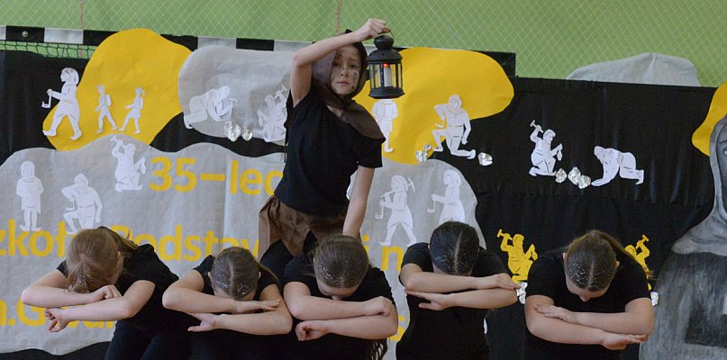 Szkoła Podstawowa nr 15 w Tarnowskich Górach świętuje 35-lecie [ZDJĘCIA] - 66636