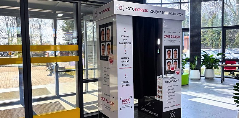 Tarnowskie Góry. Duże ułatwienie. W starostwie stanęła fotobudka