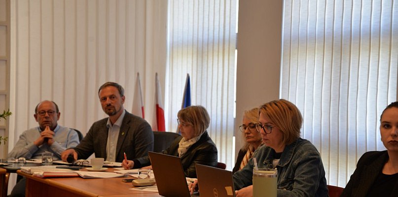 Kurator i likwidacja szkoły. Pieniądze to nie wszystko