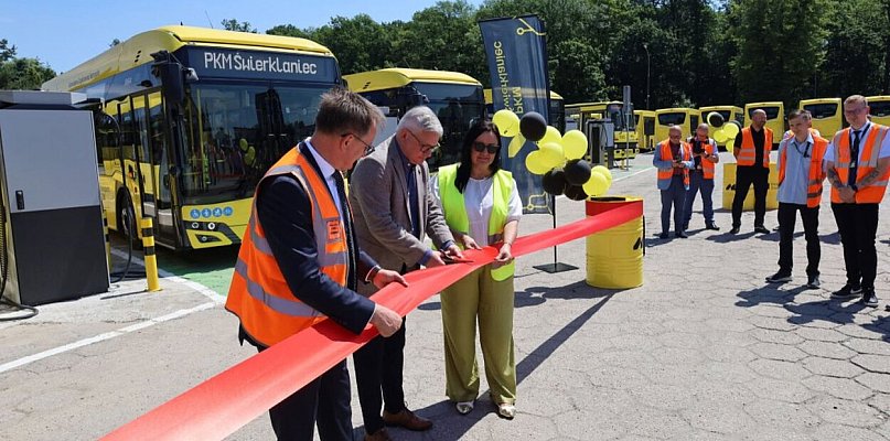 Nowe autobusy, lis z Krakowskiej, ewakuacja na lotnisku w Pyrzowicach