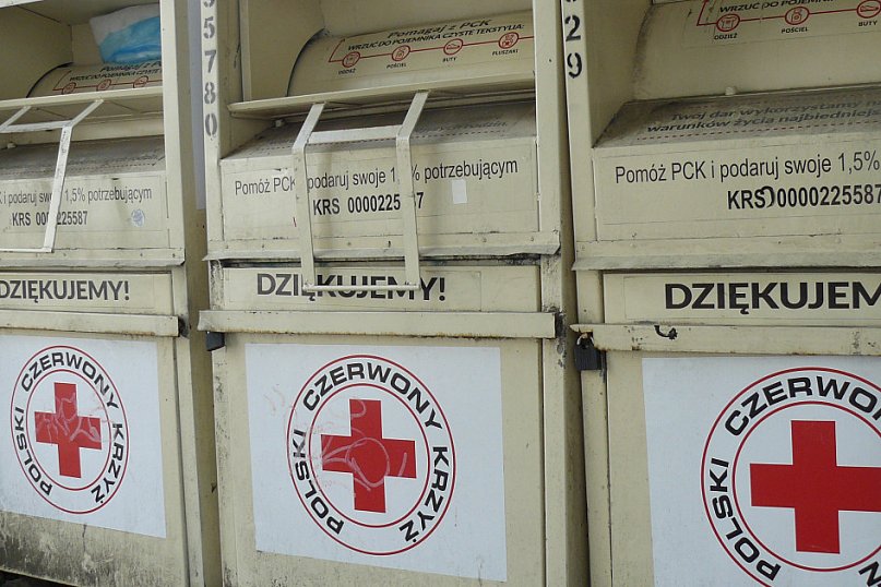 Tarnowskie Góry. Kontenery PCK na ubrania