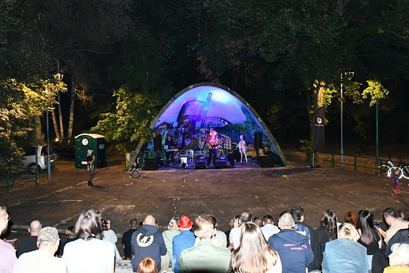 Strzybnica. Człowiek Widmo w parku Hutnika