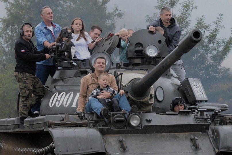 Tarnogórski Piknik Militarny z czołgiem Twardy