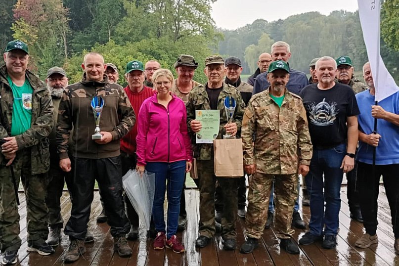 Świerklaniec. Najlepsi wędkarze nad stawem w parku