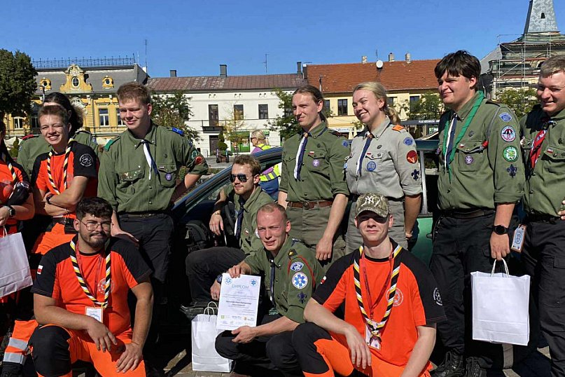 Harcerze i strażacy w akcji pierwszej pomocy