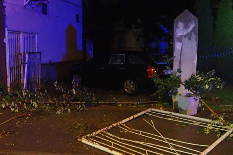 TG. Wjechał w płot przy Opolskiej. Miał ponad...