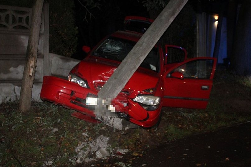 Tarnowskie Góry. Uderzył w słup i płot, potem uciekł