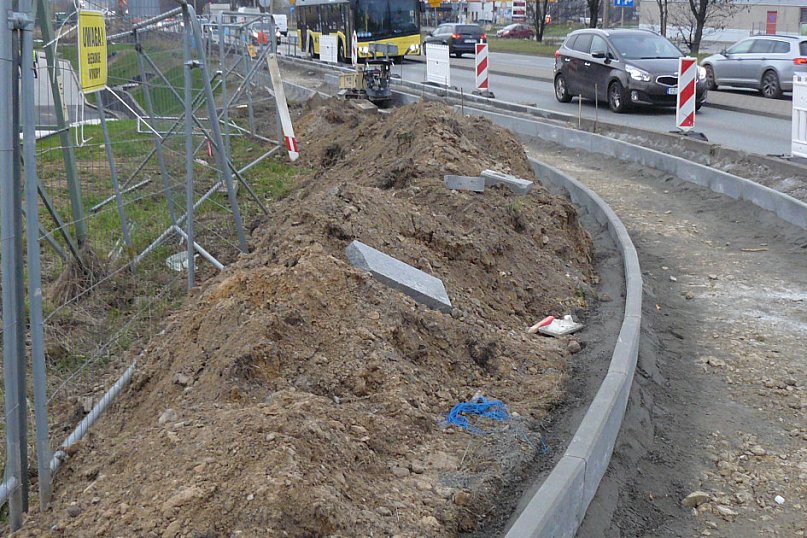 Tarnowskie Góry. Centrum handlowe i nowy chodnik