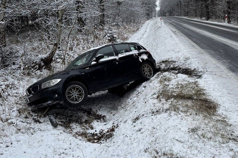 Powiat tarnogórski. Trudne warunki i auta w rowach