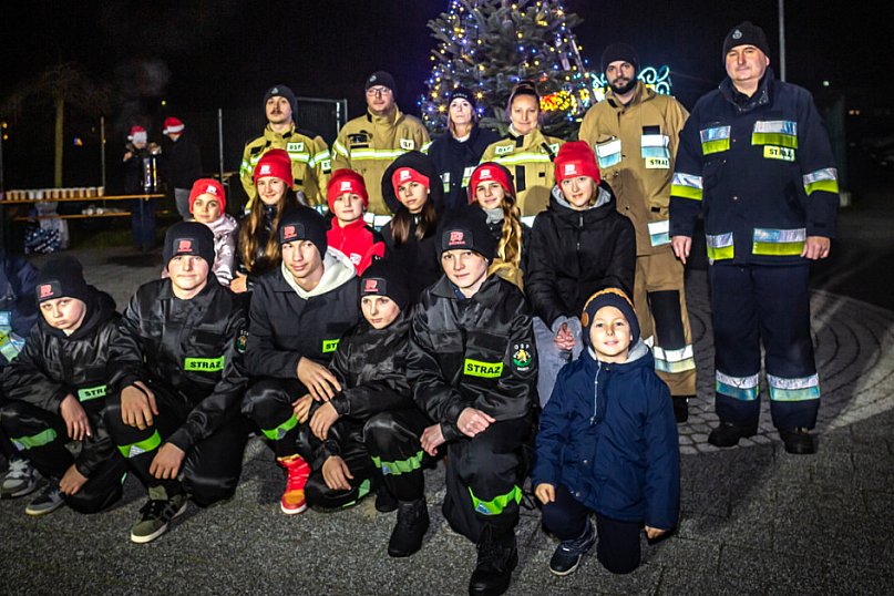 Choinka na skwerze. Ozdobili ją mieszkańcy Orzecha