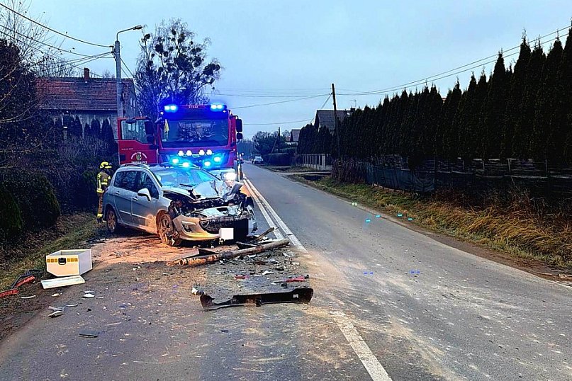 Zderzenie osobówki z ciężarówką