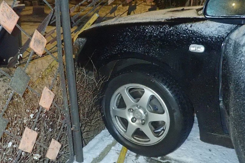 Tarnowskie Góry. Ślisko na drogach. 22-latka...