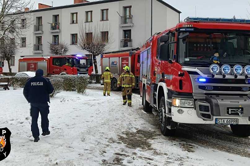 Gaz i 6 strażackich zastępów w akcji