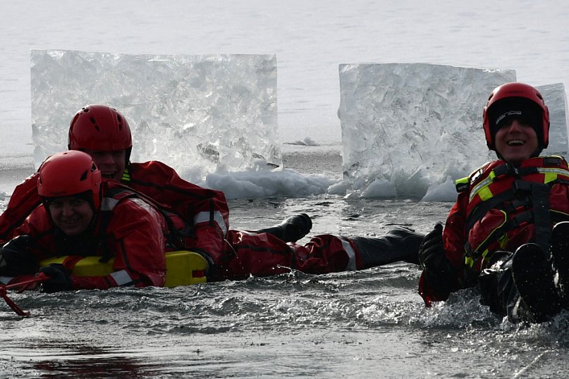 Nakło-Chechło: ćwiczenia ratownicze na lodzie